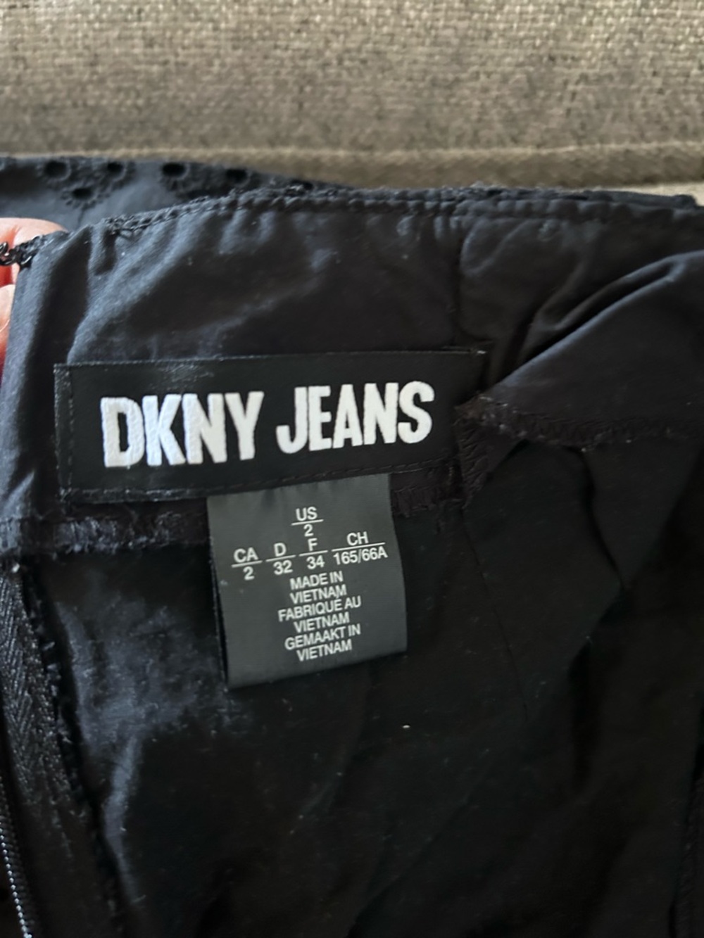 DKNY Eyelet Black Pants - Size 2 - Picture 6 of 7